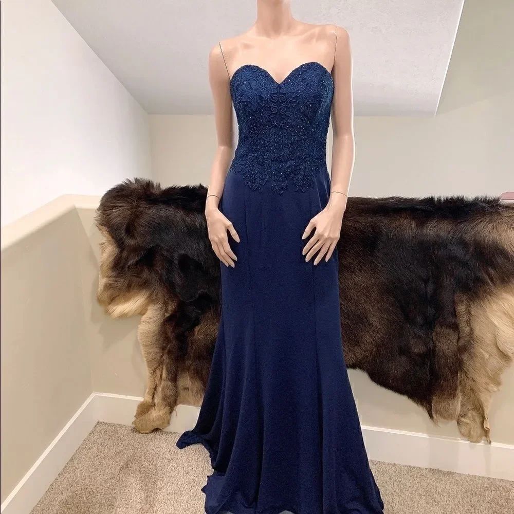 Elegant Strapless Floral Lace Appliqued with Beads Fishtail Gown